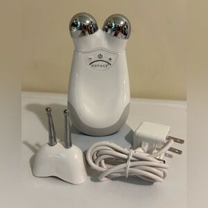 NuFACE Trinity + ELE Attachment | Microcurrent Facial Toning